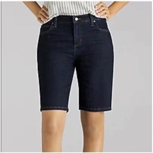 Classic Lee relaxed fit bermuda shorts (size 30)